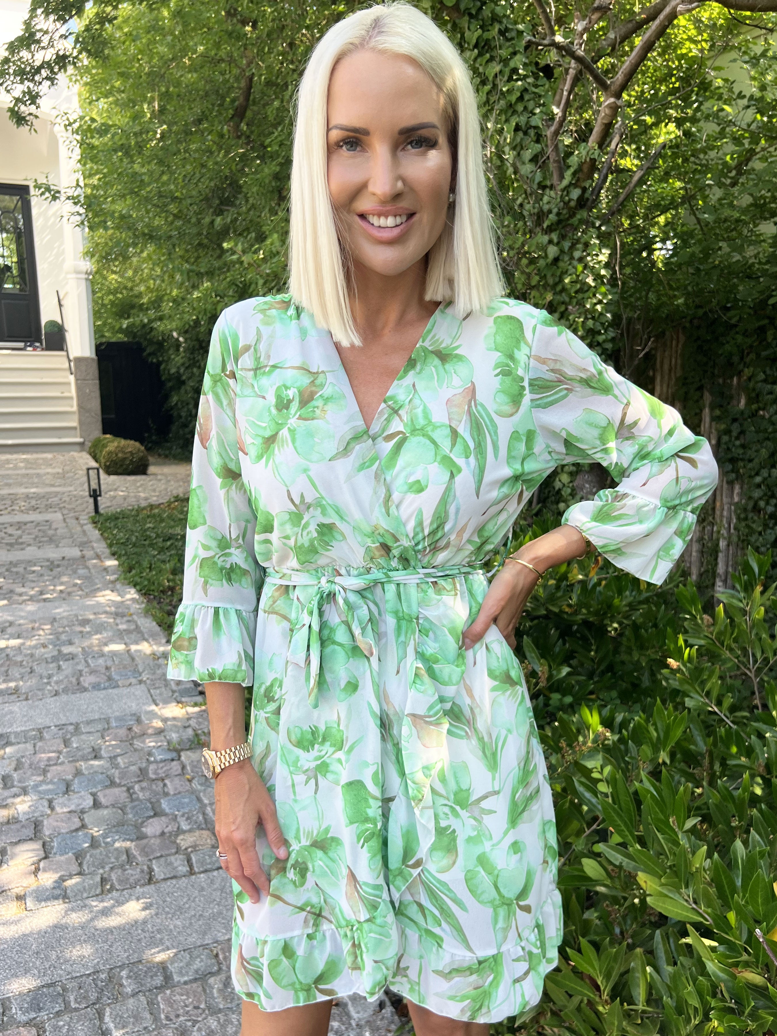 Merle - Kort kjole i chiffon med blomsterprint
